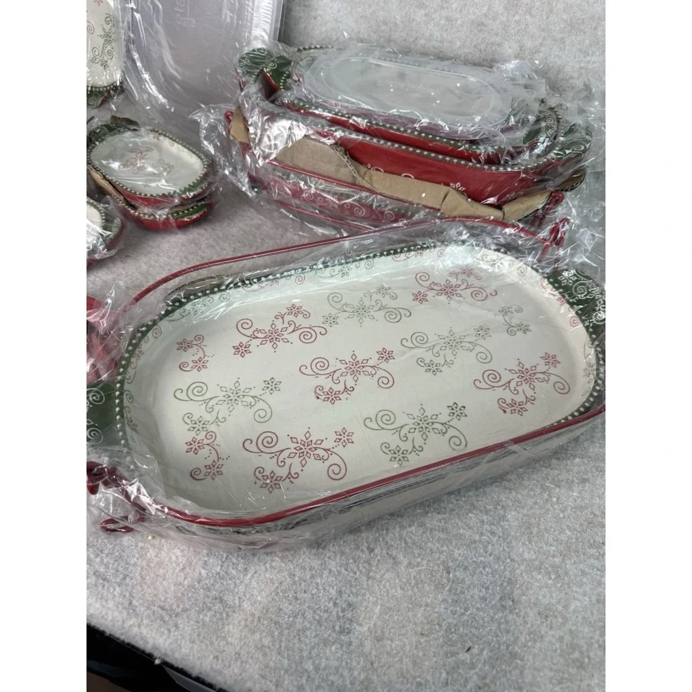 Snowflake‎ Temptation 24 Piece Baking Dish Set with Recipe Cards and Lids